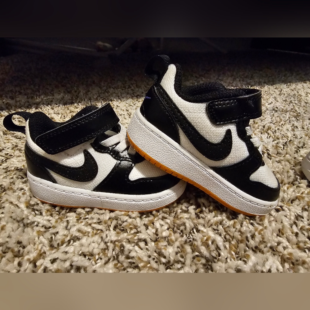 Nike Court Borough Mid